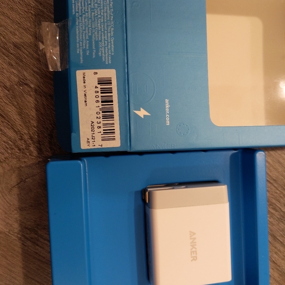 Anker 2 Port Wall Charger with Foldable Plug - Picture 2 of 10